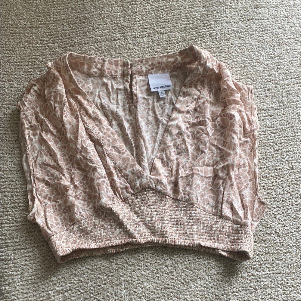 Soft Pink Patterned Cropped V-Neck Top